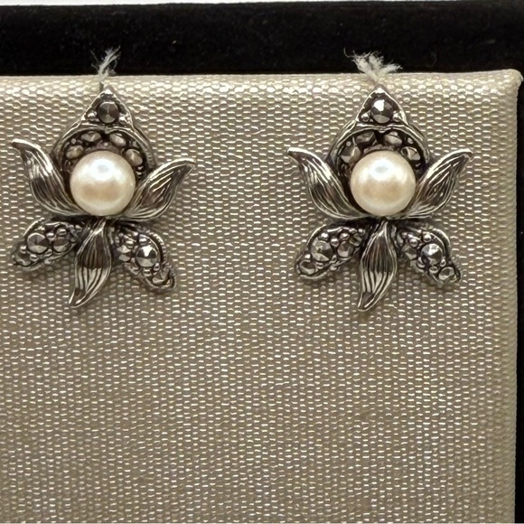 Vintage 1992 Avon Romantic Blossom Earrings Orchid Marcasite Stud Earrings - Picture 1 of 2